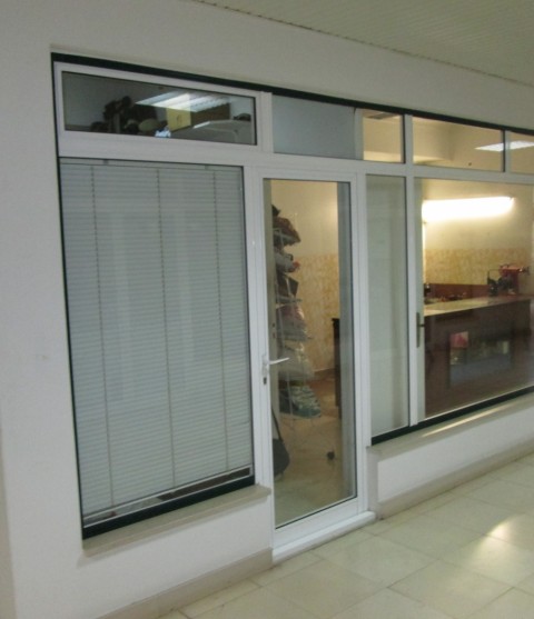 Loja de repara��o de cal�ado com recheio inclu�do